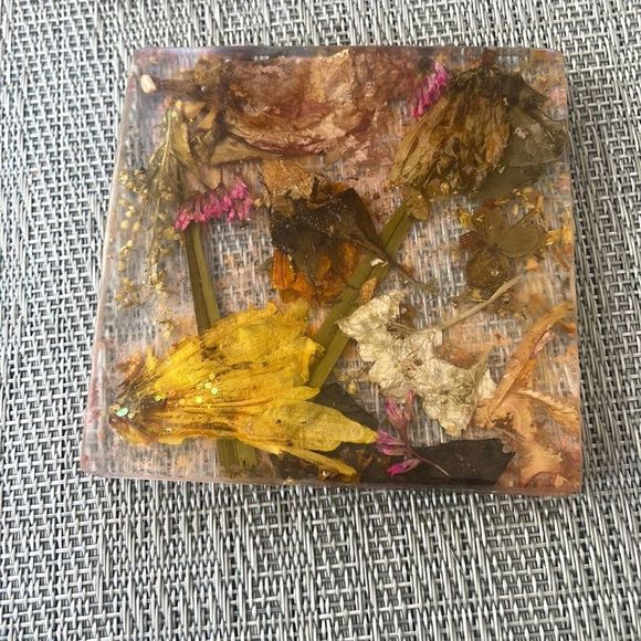 Handmade Pressed Flower Coaster Set and Holder Square Sunny - Picture 6 of 17